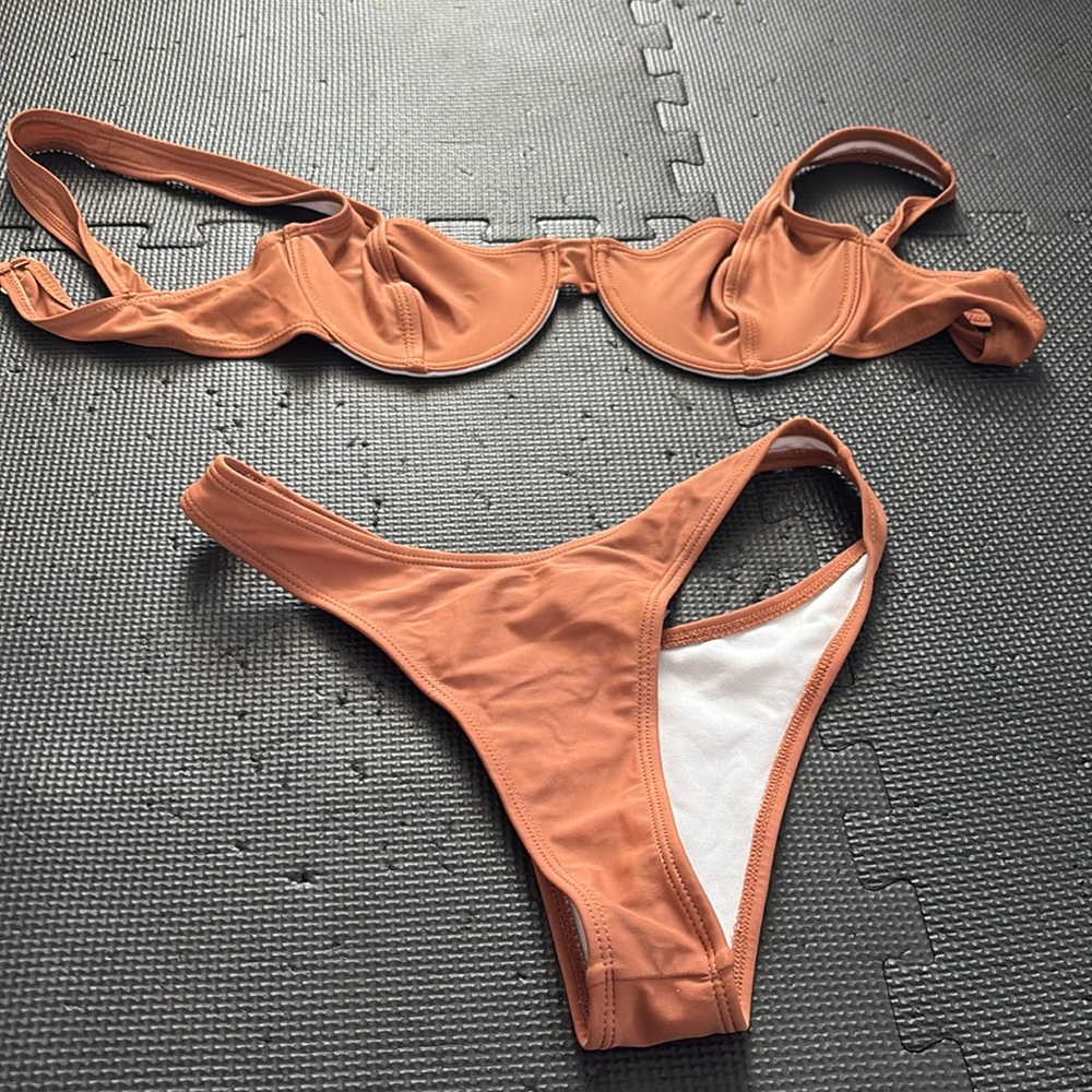 Size small SHEIN set color rust never worn